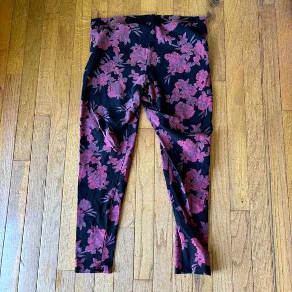 TORRID BLACK RED FLORAL POCKET LEGGINGS SIZE 1 XL - Picture 2 of 4